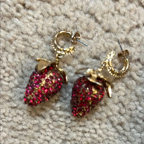Zara Elegant Strawberry Earrings with Gold Accents - Picture 3 of 4